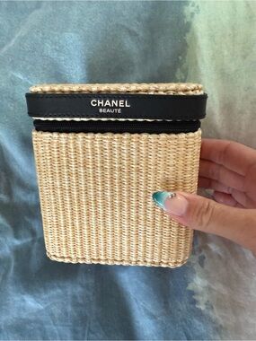 CHANEL BEAUTE wicker vanity bag